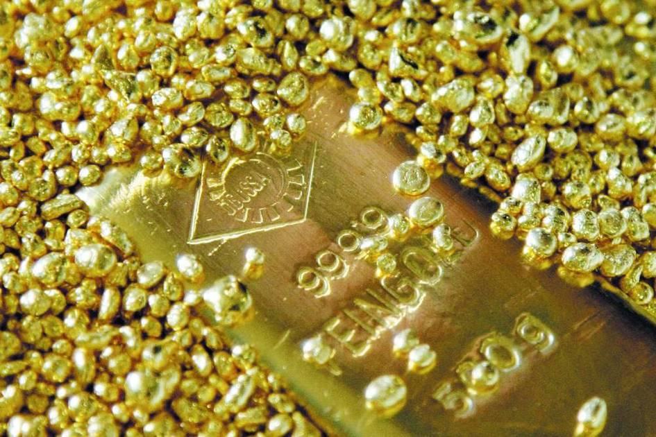 الذهب يتكبد أول خسارة أسبوعية في شهر مع ارتفاع الدولار وعوائد السندات