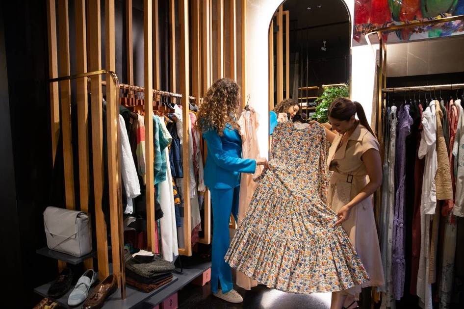 جيل الشباب يعيد صياغة مفاهيم التسوق الفاخر